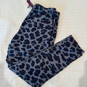 Lululemon On The Fly Pant, Luxtreme, Leopard Print, size 4